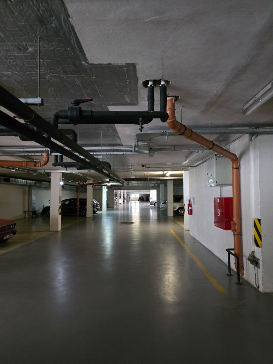 Pronájem garáže 14 m², Hnězdenská, Praha, Praha Pronájem garáže 14 m², Hnězdenská, Praha, Praha