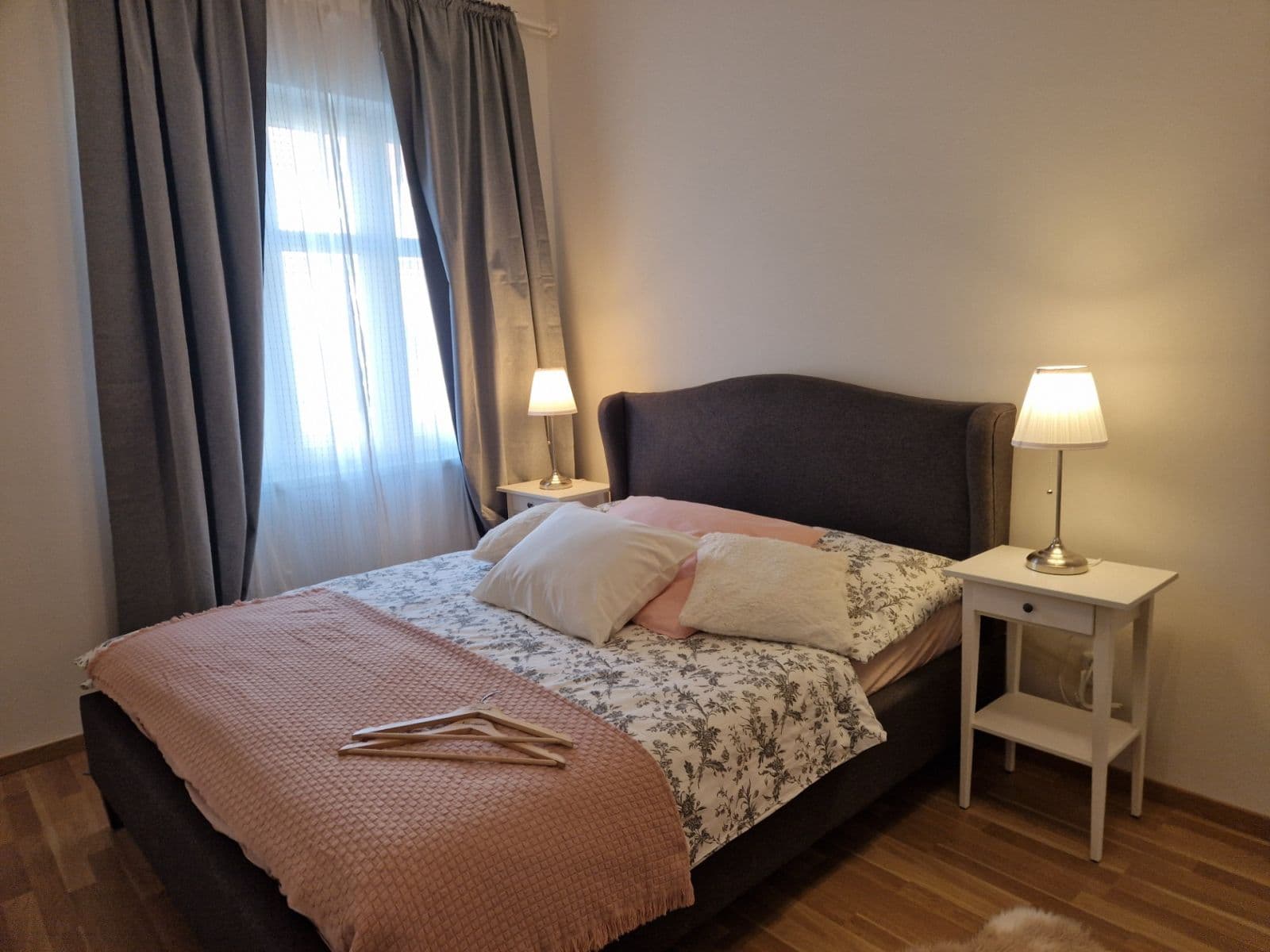 Pronájem bytu 1+kk 31 m², Husovo náměstí, Hostivice, Středočeský kraj Pronájem bytu 1+kk 31 m², Husovo náměstí, Hostivice, Středočeský kraj