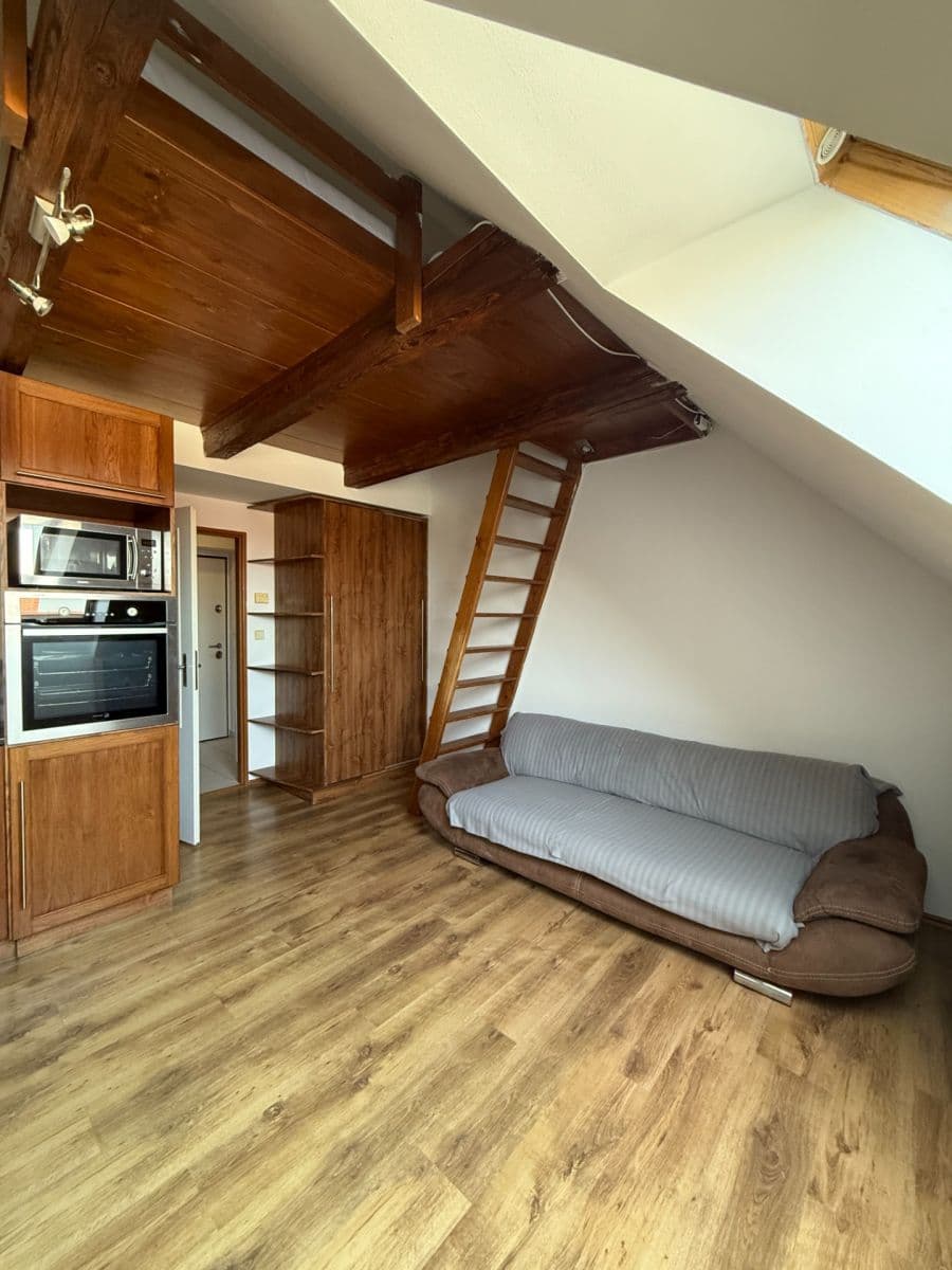 Pronájem bytu 1+kk 30 m², Novovysočanská, Praha, Praha Pronájem bytu 1+kk 30 m², Novovysočanská, Praha, Praha
