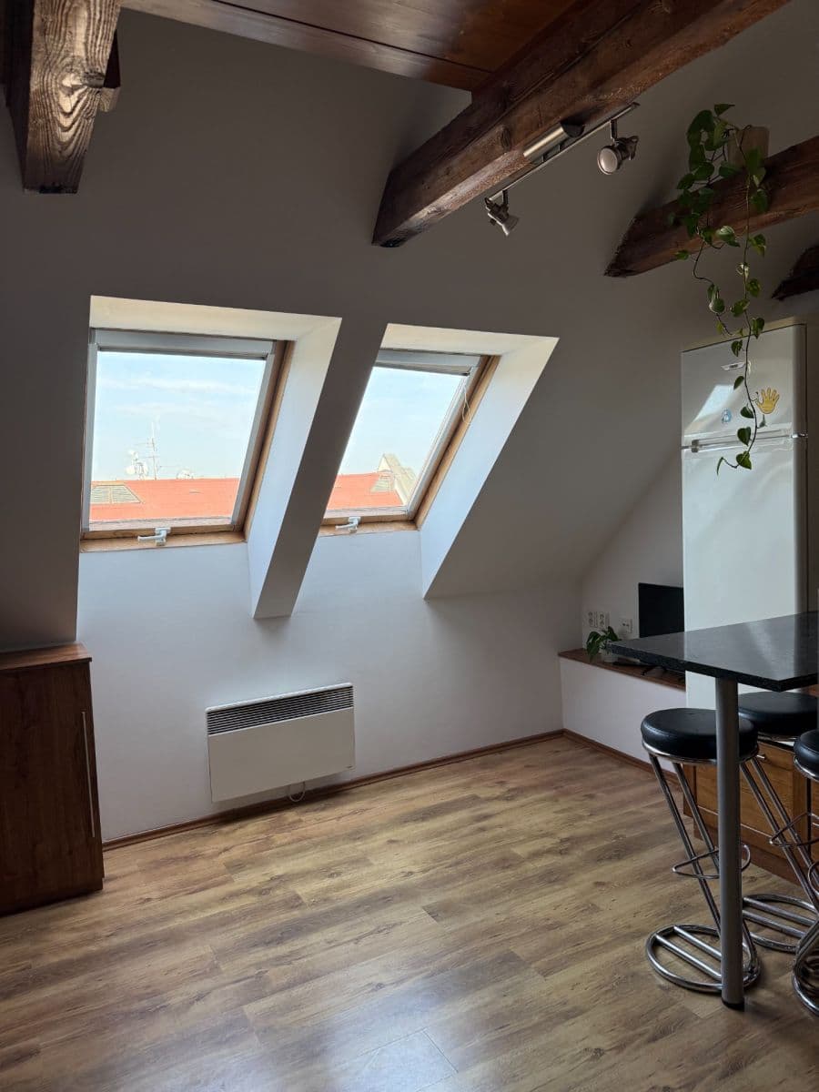 Pronájem bytu 1+kk 30 m², Novovysočanská, Praha, Praha Pronájem bytu 1+kk 30 m², Novovysočanská, Praha, Praha