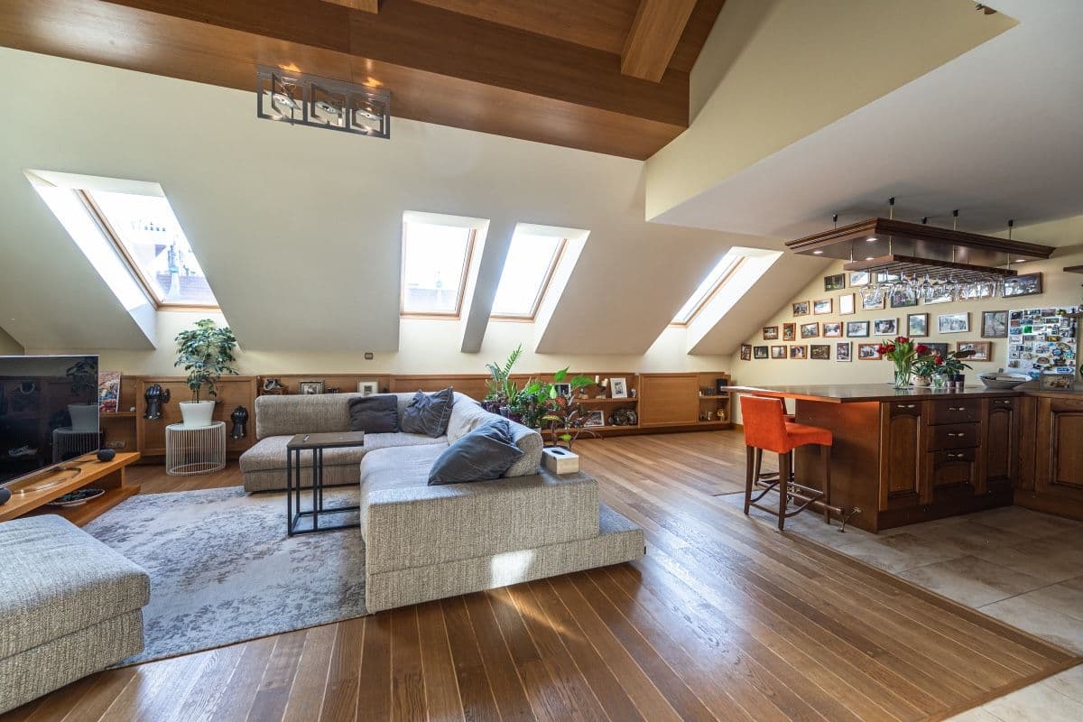 Prodej bytu 3+kk 158 m², Korunní, Praha, Praha Prodej bytu 3+kk 158 m², Korunní, Praha, Praha