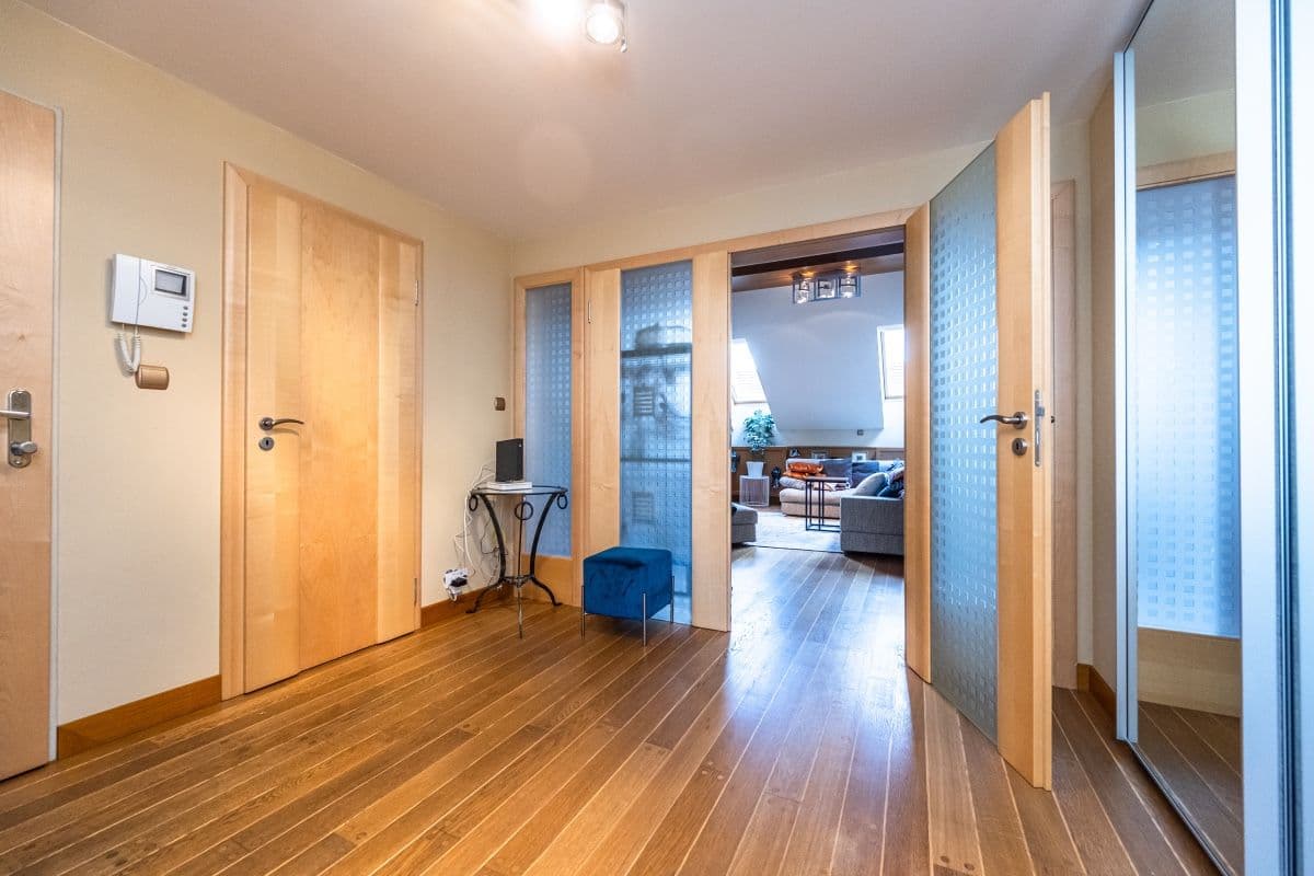 Prodej bytu 3+kk 158 m², Korunní, Praha, Praha Prodej bytu 3+kk 158 m², Korunní, Praha, Praha