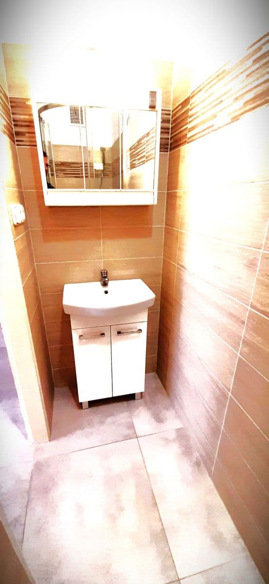 Pronájem bytu 2+kk 48 m², náměstí Dr. Václava Holého, Praha, Praha Pronájem bytu 2+kk 48 m², náměstí Dr. Václava Holého, Praha, Praha