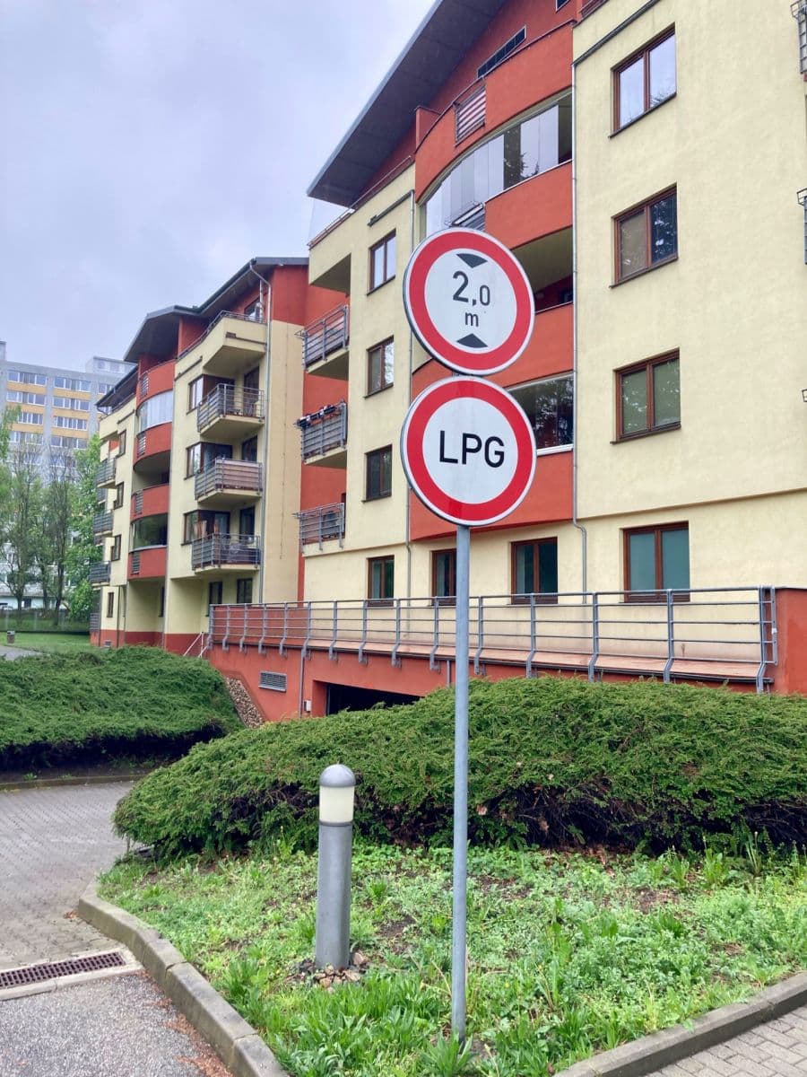 Pronájem garáže 21 m², Ústavní, Praha, Praha Pronájem garáže 21 m², Ústavní, Praha, Praha