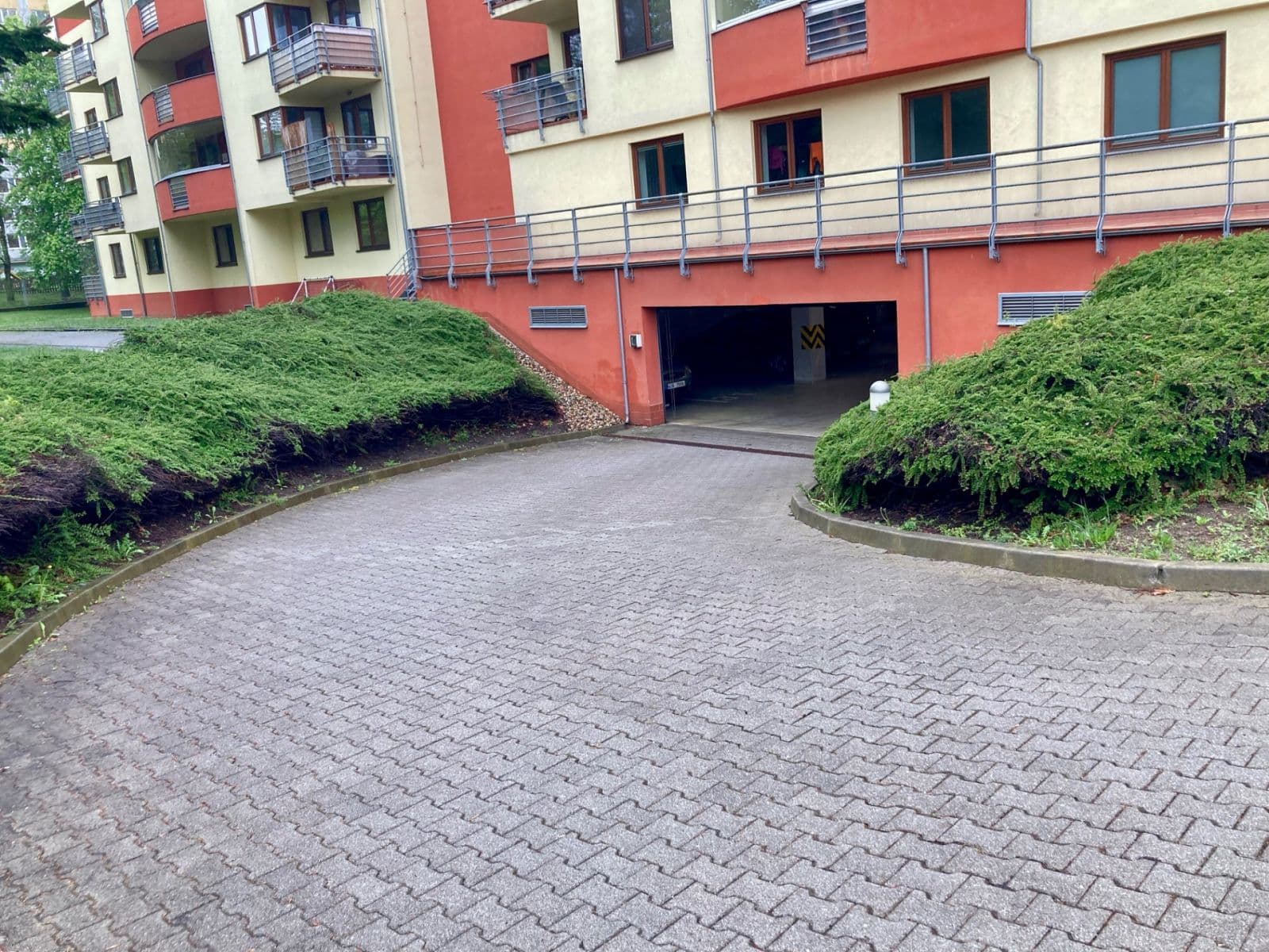 Pronájem garáže 21 m², Ústavní, Praha, Praha Pronájem garáže 21 m², Ústavní, Praha, Praha