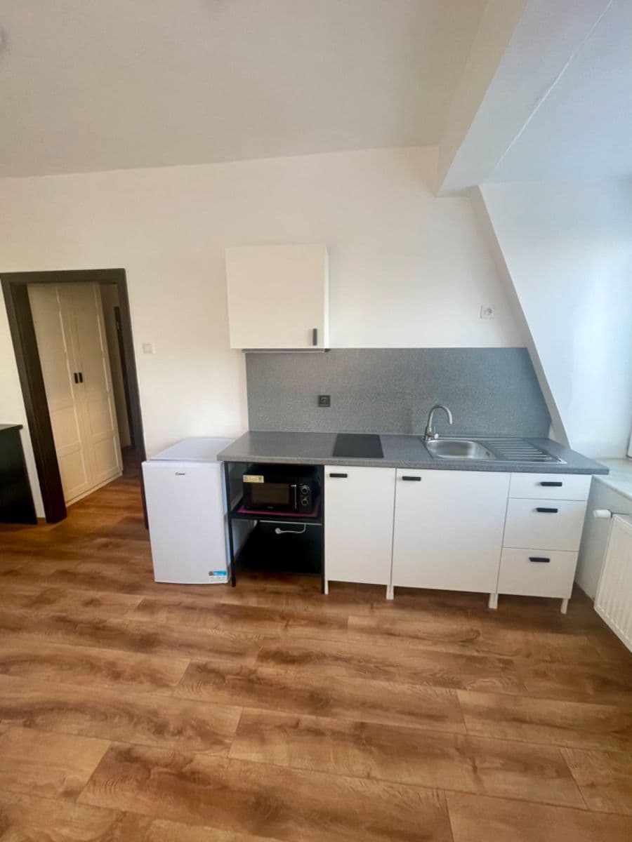 Pronájem bytu 1+kk 22 m², Suchdolské náměstí, Praha, Praha Pronájem bytu 1+kk 22 m², Suchdolské náměstí, Praha, Praha