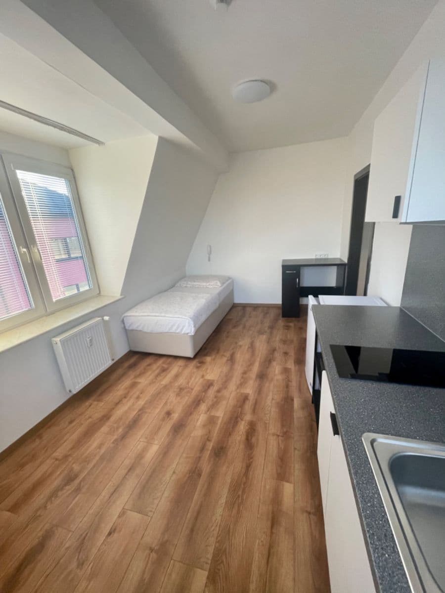 Pronájem bytu 1+kk 22 m², Suchdolské náměstí, Praha, Praha Pronájem bytu 1+kk 22 m², Suchdolské náměstí, Praha, Praha