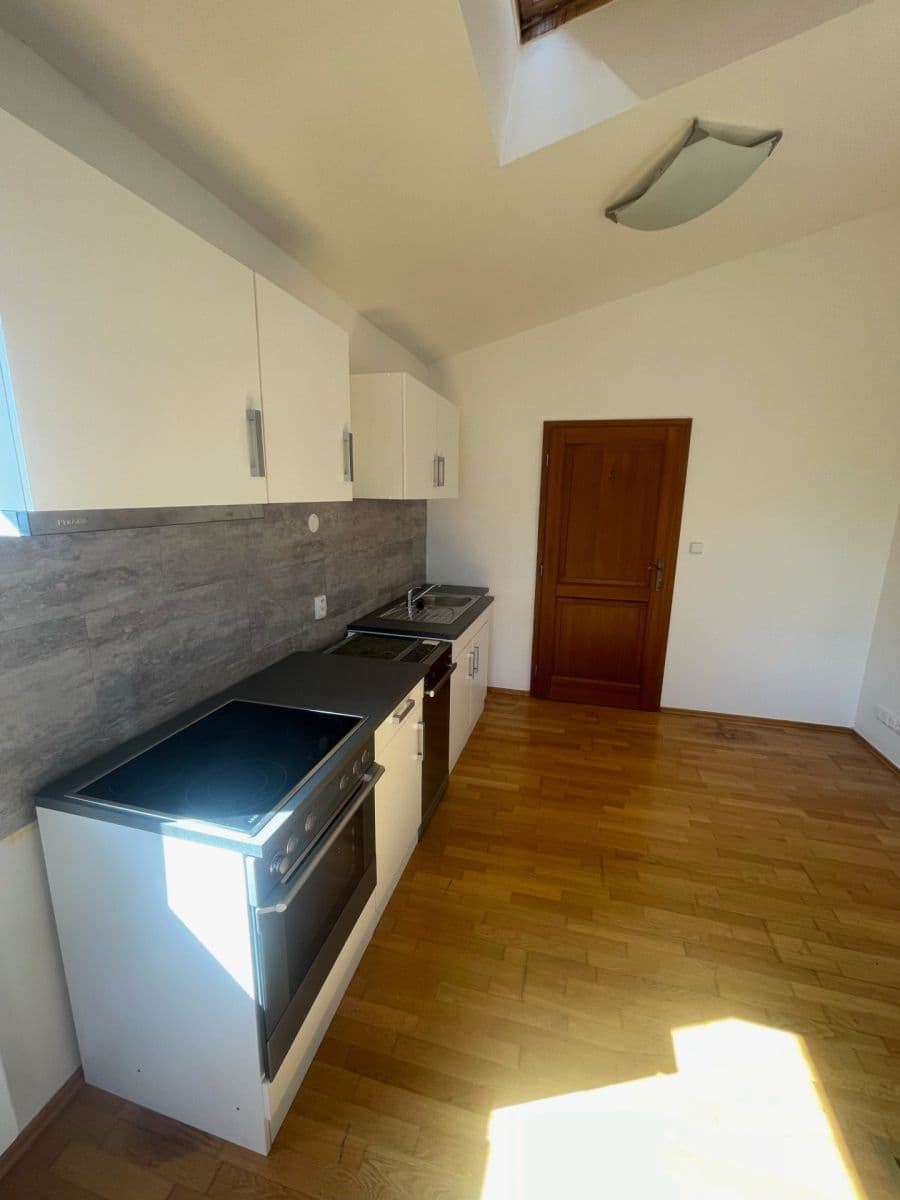 Pronájem bytu 2+1 82 m², K Holyni, Praha, Praha Pronájem bytu 2+1 82 m², K Holyni, Praha, Praha