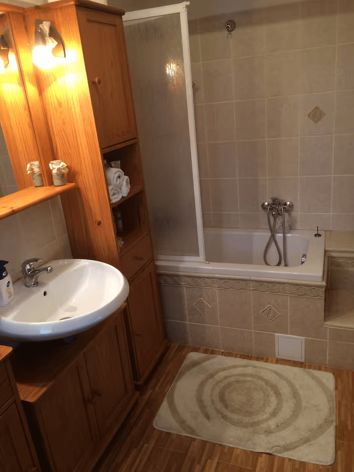 Pronájem bytu 2+1 82 m², K Holyni, Praha, Praha Pronájem bytu 2+1 82 m², K Holyni, Praha, Praha