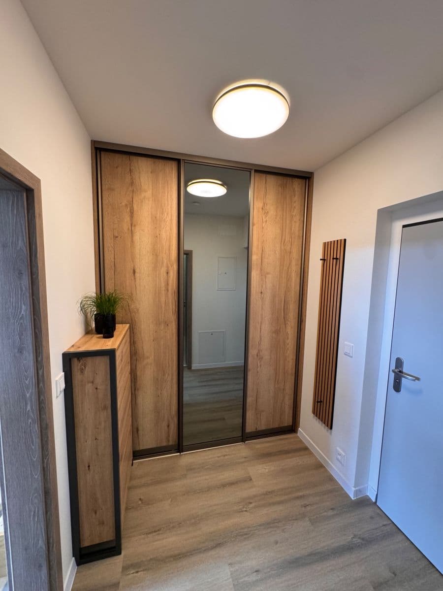 Pronájem bytu 1+kk 39 m², Hrabovská, Praha, Praha Pronájem bytu 1+kk 39 m², Hrabovská, Praha, Praha