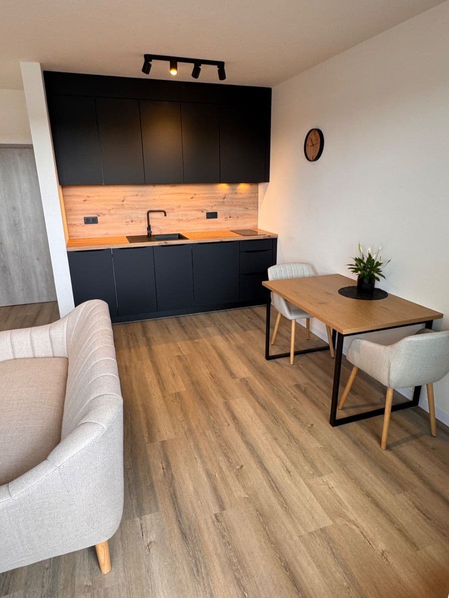 Pronájem bytu 1+kk 39 m², Hrabovská, Praha, Praha Pronájem bytu 1+kk 39 m², Hrabovská, Praha, Praha