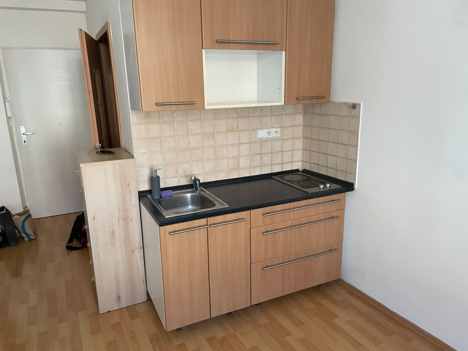 Pronájem bytu 1+kk 20 m², Holandská, Praha, Praha Pronájem bytu 1+kk 20 m², Holandská, Praha, Praha
