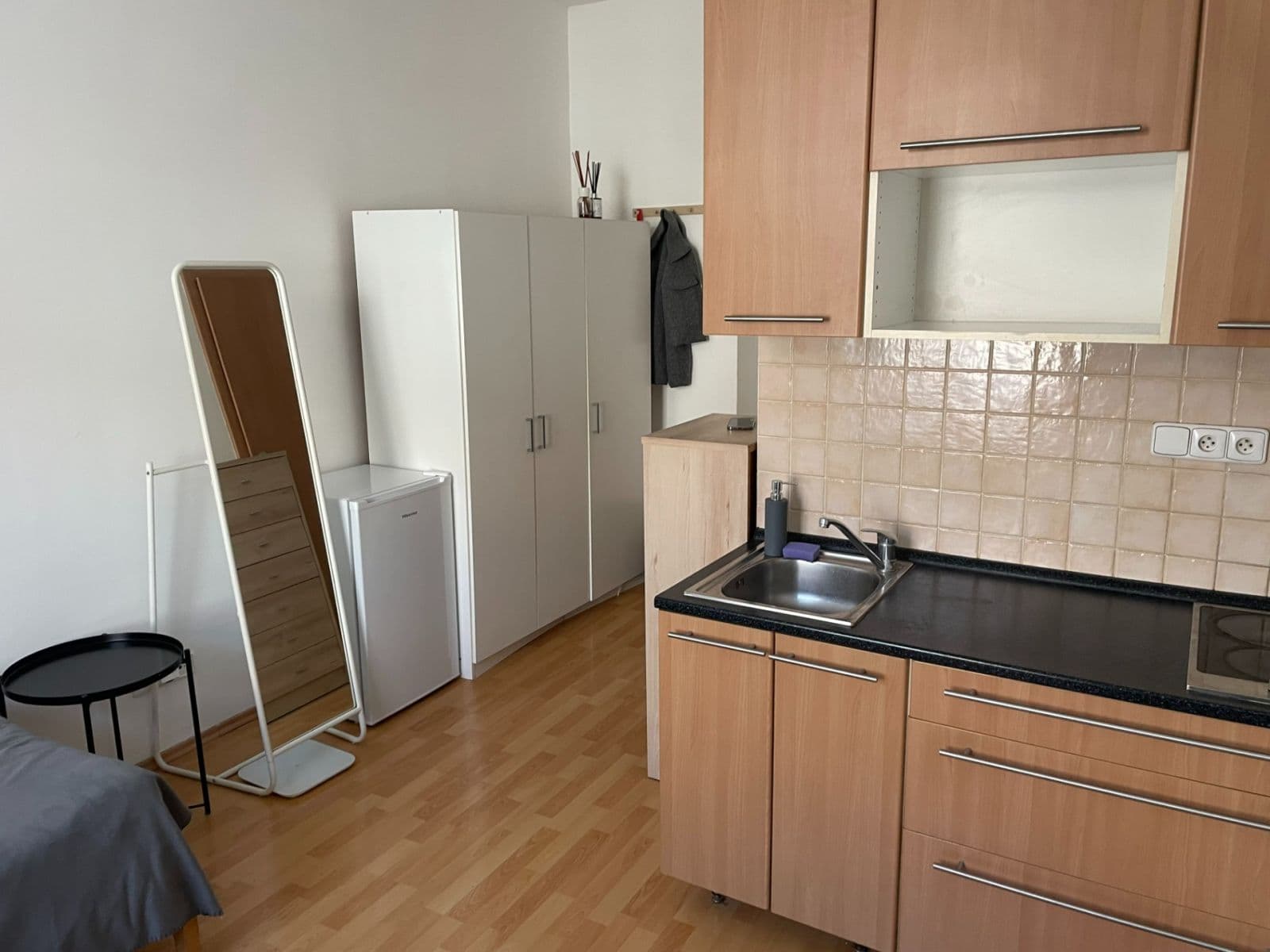 Pronájem bytu 1+kk 20 m², Holandská, Praha, Praha Pronájem bytu 1+kk 20 m², Holandská, Praha, Praha