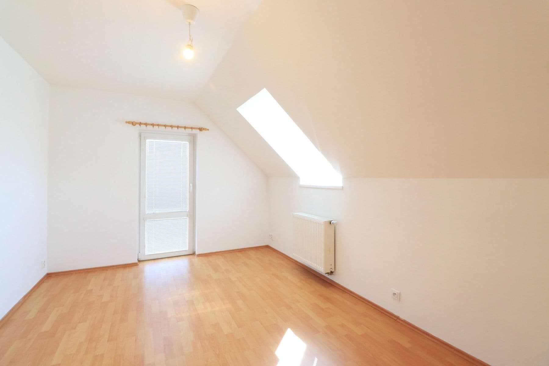 Pronájem domu 140 m², pozemek 335 m², V padolině, Praha, Praha Pronájem domu 140 m², pozemek 335 m², V padolině, Praha, Praha