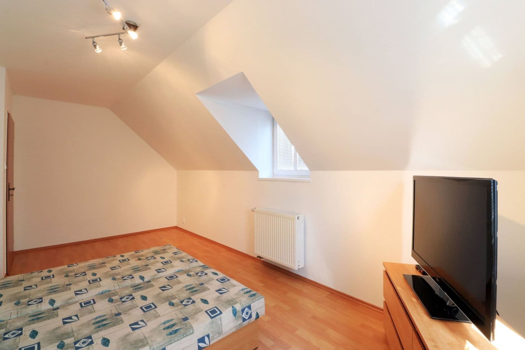 Pronájem domu 140 m², pozemek 335 m², V padolině, Praha, Praha Pronájem domu 140 m², pozemek 335 m², V padolině, Praha, Praha