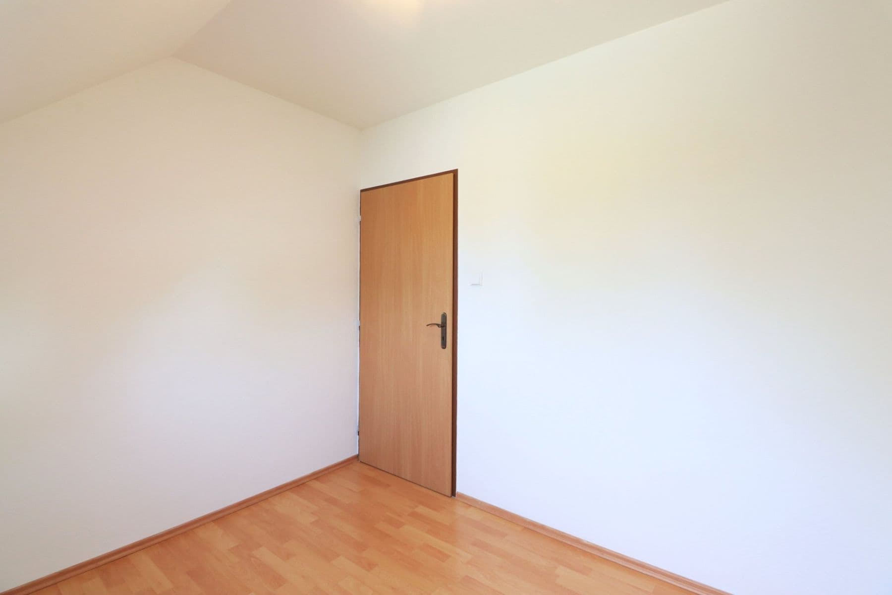 Pronájem domu 140 m², pozemek 335 m², V padolině, Praha, Praha Pronájem domu 140 m², pozemek 335 m², V padolině, Praha, Praha