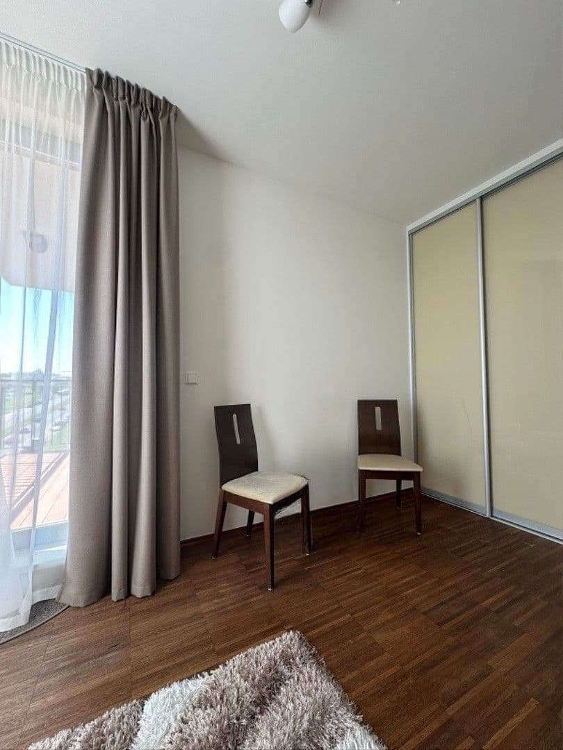 Pronájem bytu 3+1 85 m², Jeremiášova, Praha, Praha Pronájem bytu 3+1 85 m², Jeremiášova, Praha, Praha