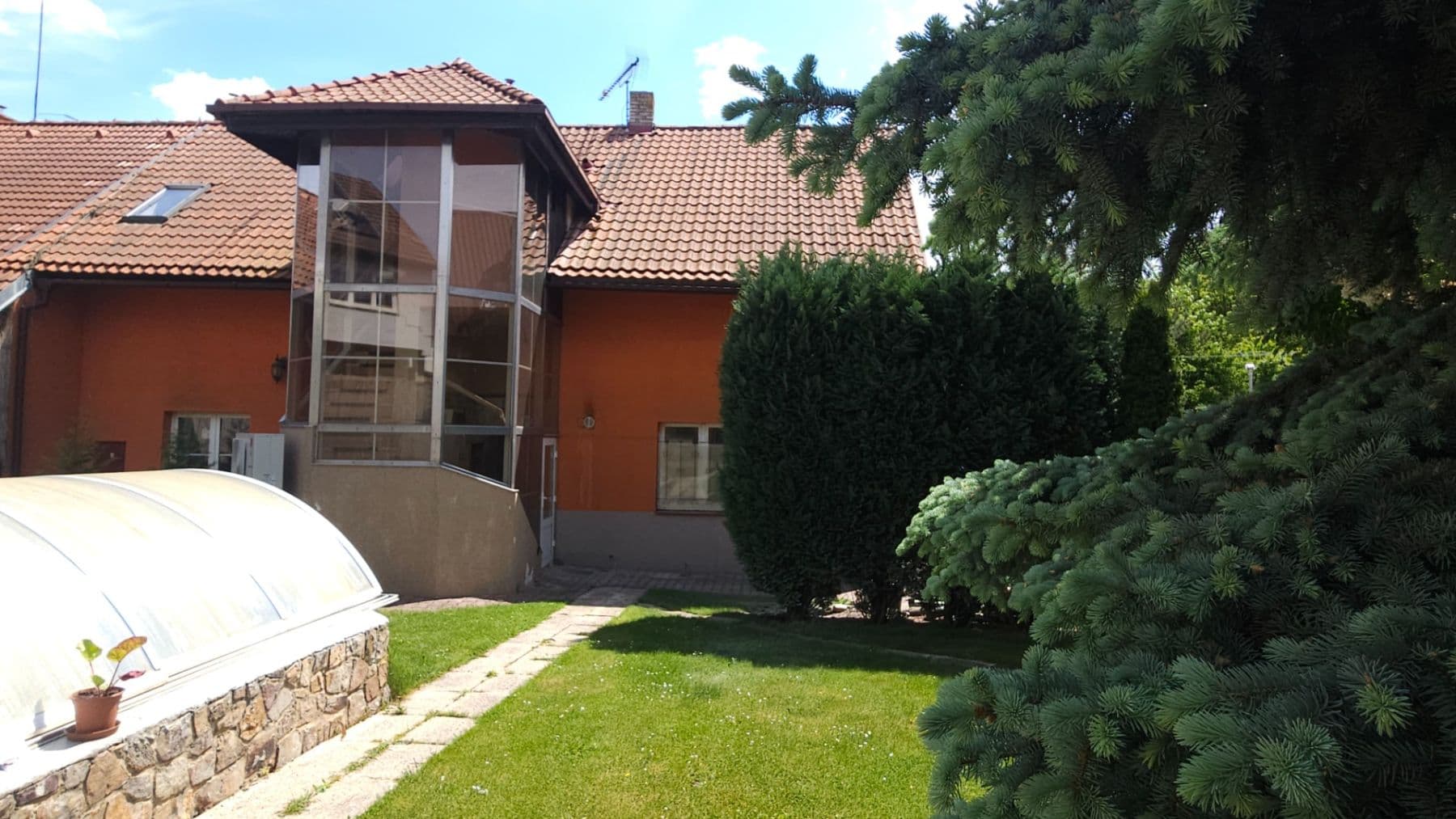 Pronájem domu 99 m², pozemek 500 m², náměstí 5. května, Jinočany, Středočeský kraj Pronájem domu 99 m², pozemek 500 m², náměstí 5. května, Jinočany, Středočeský kraj