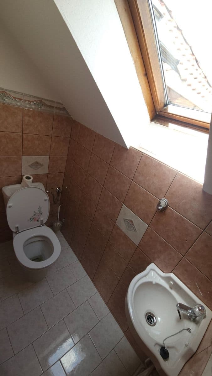 Pronájem domu 99 m², pozemek 500 m², náměstí 5. května, Jinočany, Středočeský kraj Pronájem domu 99 m², pozemek 500 m², náměstí 5. května, Jinočany, Středočeský kraj