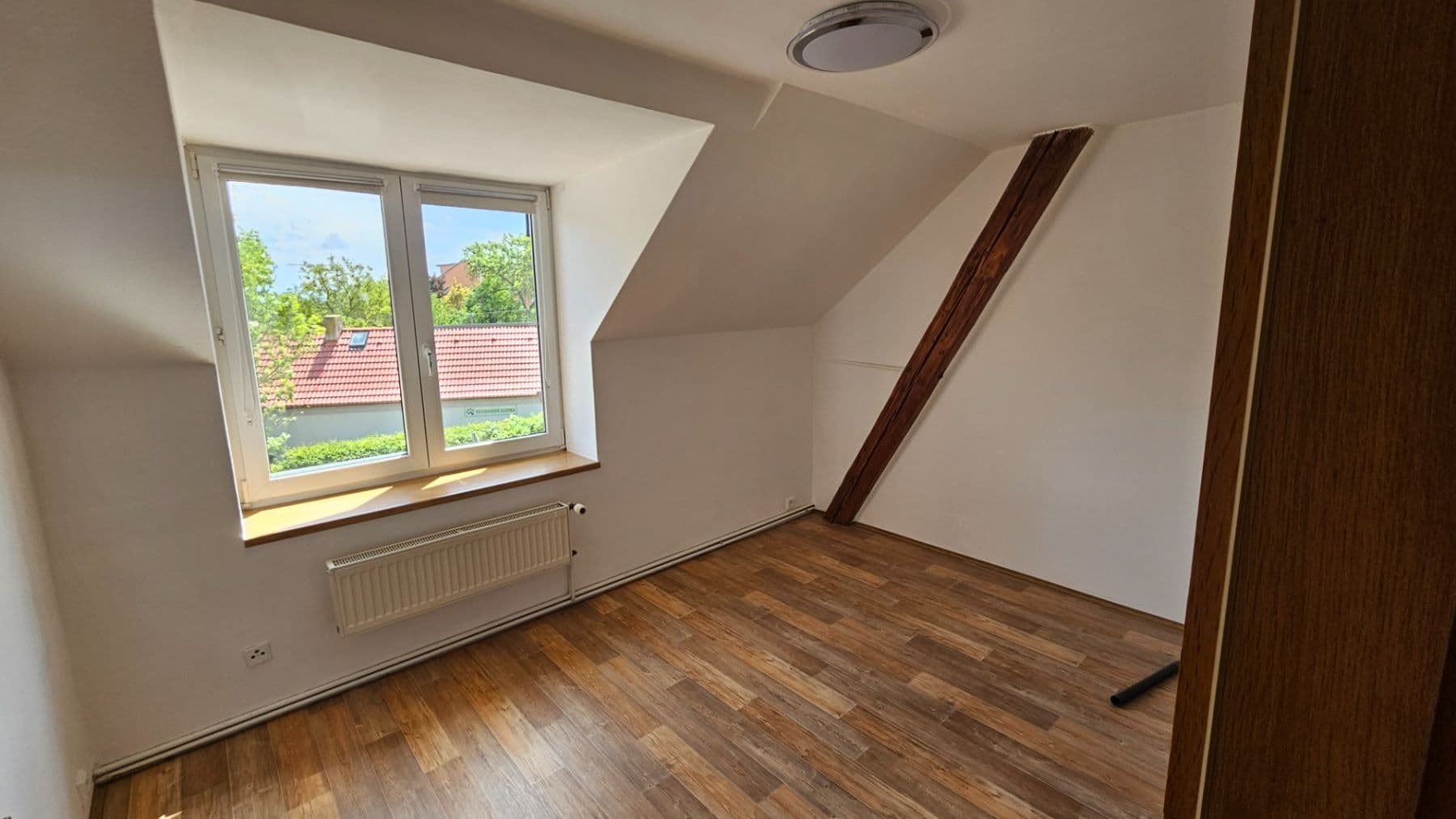 Pronájem domu 99 m², pozemek 500 m², náměstí 5. května, Jinočany, Středočeský kraj Pronájem domu 99 m², pozemek 500 m², náměstí 5. května, Jinočany, Středočeský kraj