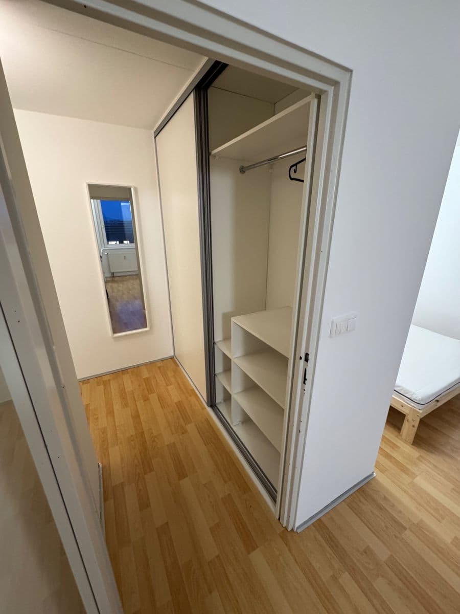 Pronájem bytu 1+kk 36 m², Molákova, Praha, Praha Pronájem bytu 1+kk 36 m², Molákova, Praha, Praha