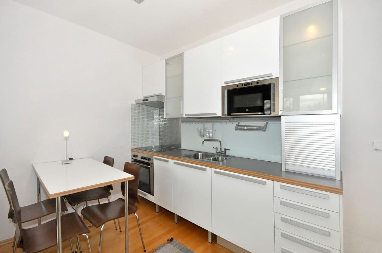 Pronájem bytu 1+kk 38 m², Názovská, Praha, Praha Pronájem bytu 1+kk 38 m², Názovská, Praha, Praha