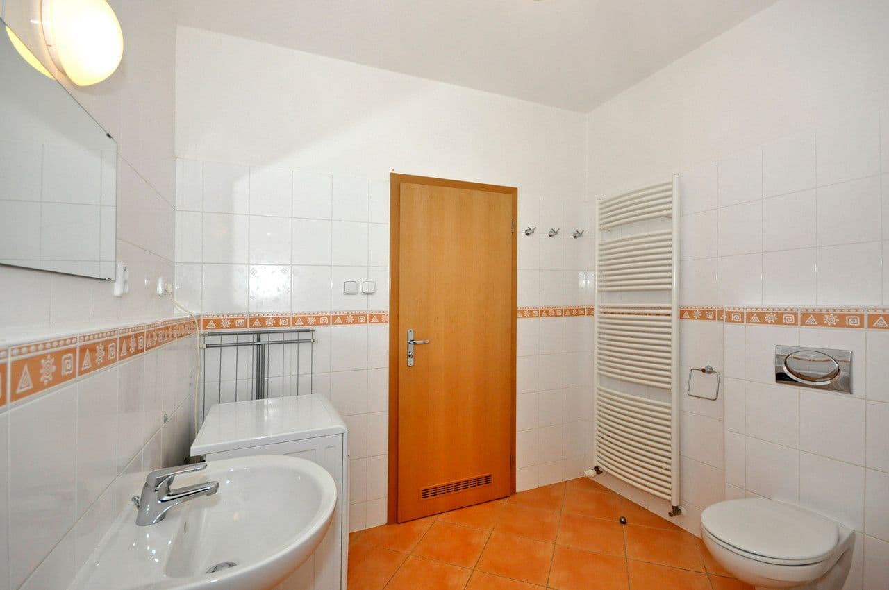 Pronájem bytu 1+kk 38 m², Názovská, Praha, Praha Pronájem bytu 1+kk 38 m², Názovská, Praha, Praha