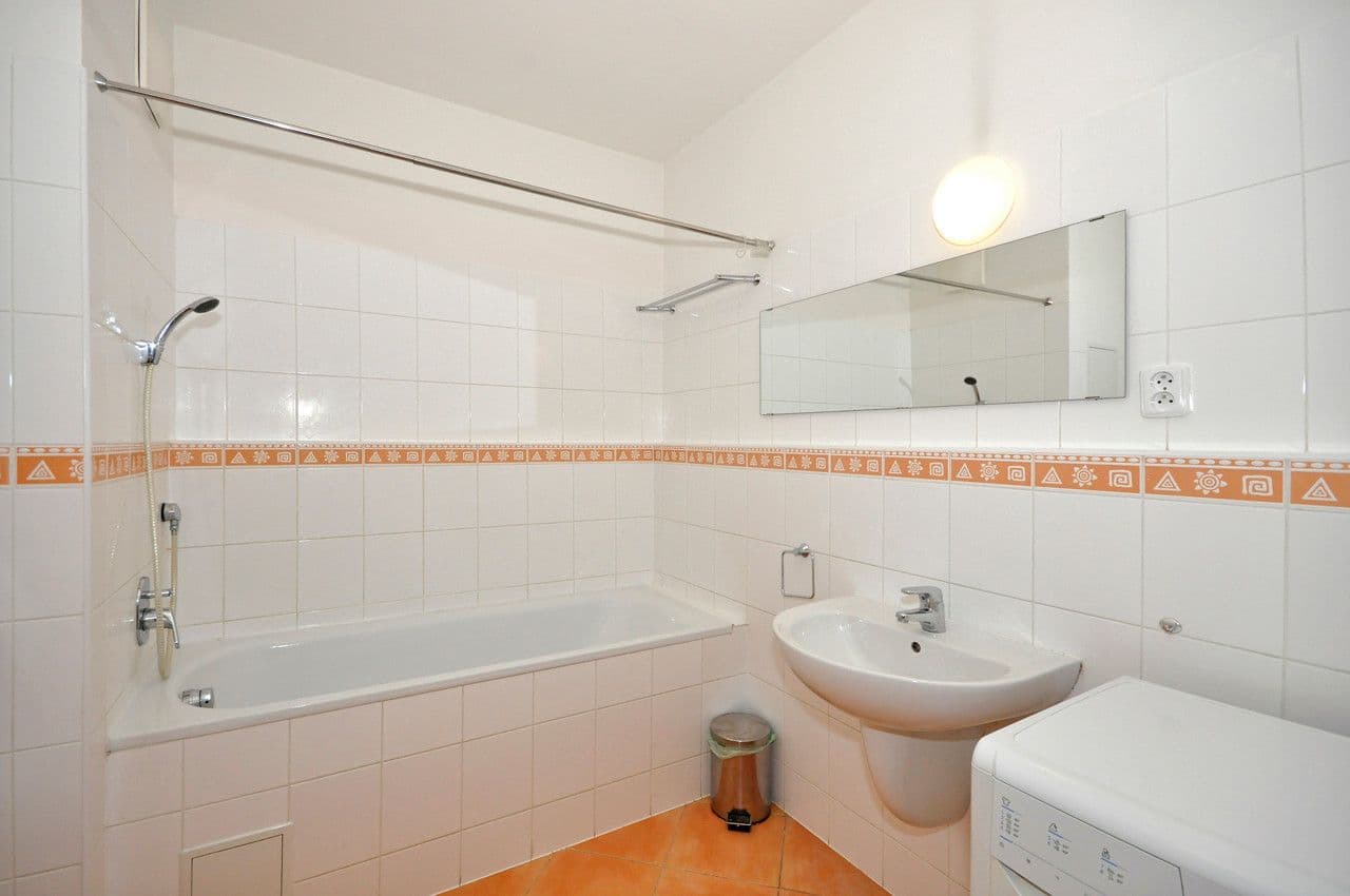 Pronájem bytu 1+kk 38 m², Názovská, Praha, Praha Pronájem bytu 1+kk 38 m², Názovská, Praha, Praha