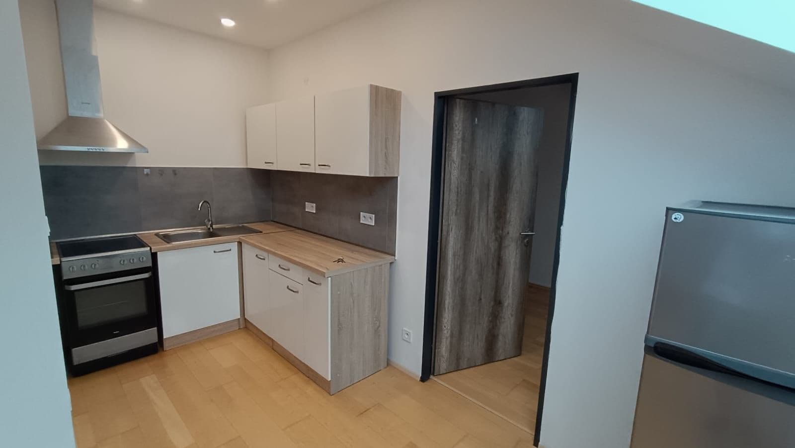 Pronájem bytu 2+kk 42 m², Nerudova, Hradec Králové, Královéhradecký kraj Pronájem bytu 2+kk 42 m², Nerudova, Hradec Králové, Královéhradecký kraj