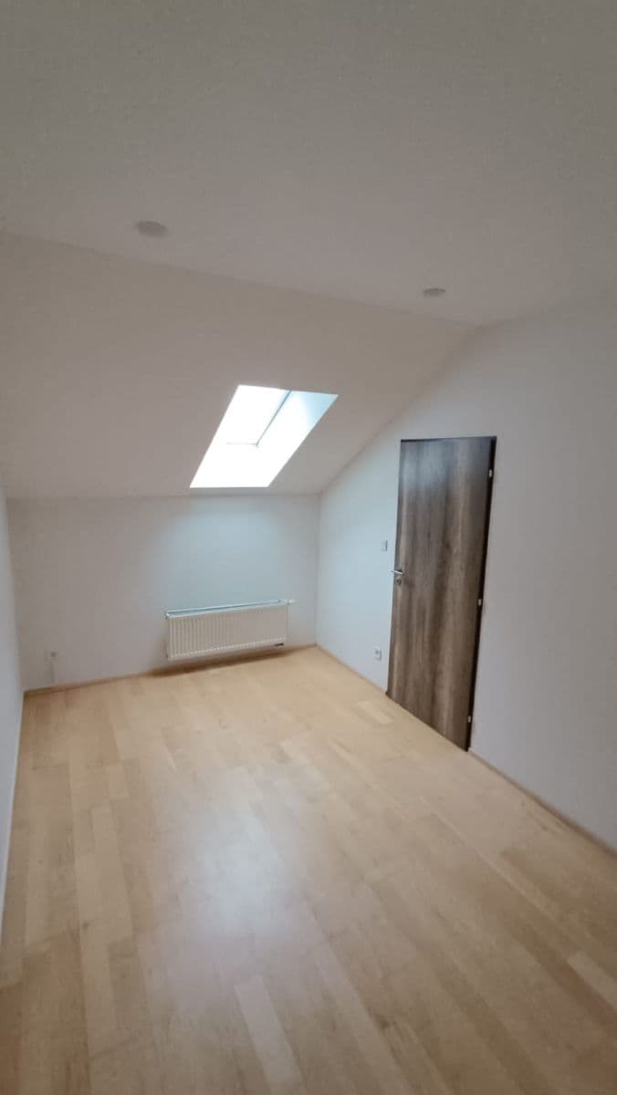 Pronájem bytu 2+kk 42 m², Nerudova, Hradec Králové, Královéhradecký kraj Pronájem bytu 2+kk 42 m², Nerudova, Hradec Králové, Královéhradecký kraj