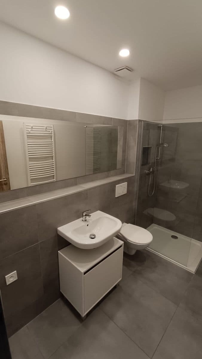 Pronájem bytu 2+kk 42 m², Nerudova, Hradec Králové, Královéhradecký kraj Pronájem bytu 2+kk 42 m², Nerudova, Hradec Králové, Královéhradecký kraj