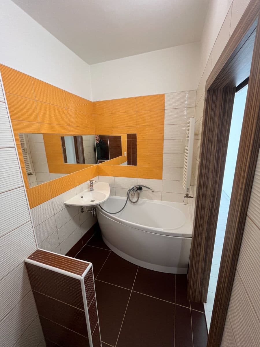 Pronájem bytu 2+kk 55 m², Václava Řezáče, Klášterec nad Ohří, Ústecký kraj Pronájem bytu 2+kk 55 m², Václava Řezáče, Klášterec nad Ohří, Ústecký kraj