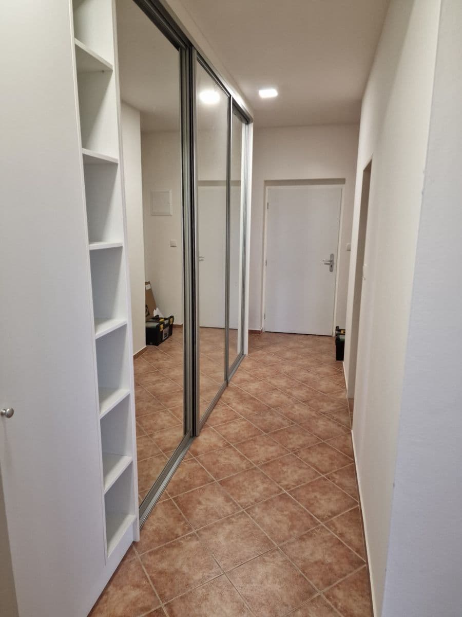 Pronájem bytu 2+kk 51 m², Lesní, Holubice, Středočeský kraj Pronájem bytu 2+kk 51 m², Lesní, Holubice, Středočeský kraj