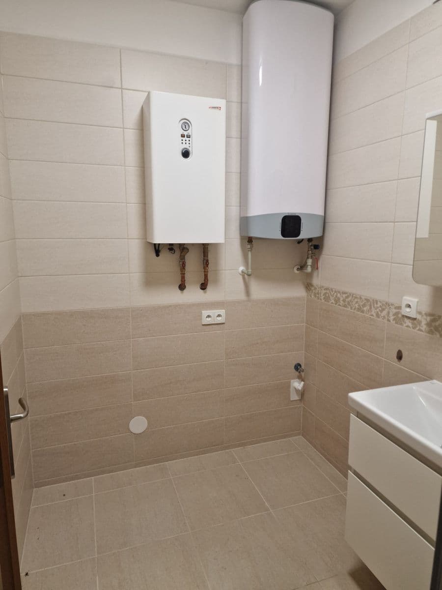 Pronájem bytu 2+kk 51 m², Lesní, Holubice, Středočeský kraj Pronájem bytu 2+kk 51 m², Lesní, Holubice, Středočeský kraj