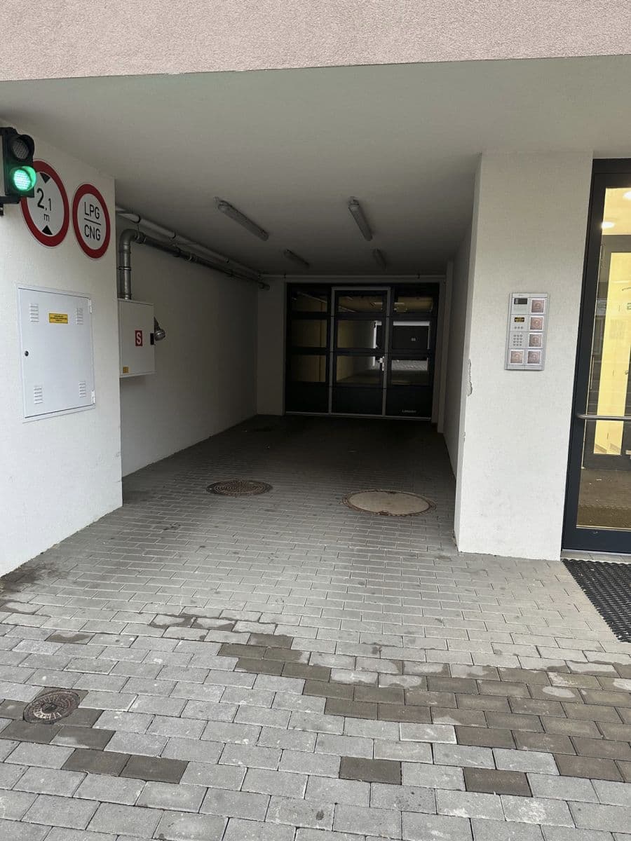 Pronájem garáže 15 m², Křenová, Brno, Jihomoravský kraj Pronájem garáže 15 m², Křenová, Brno, Jihomoravský kraj