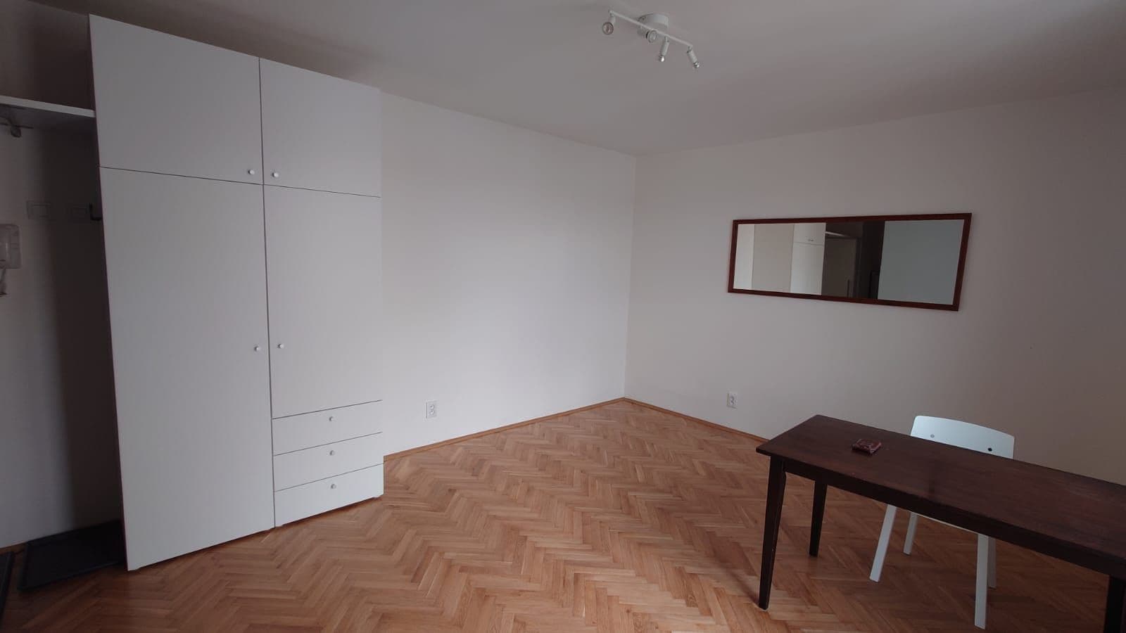 Pronájem bytu 1+kk 29 m², náměstí Míru, Praha, Praha Pronájem bytu 1+kk 29 m², náměstí Míru, Praha, Praha