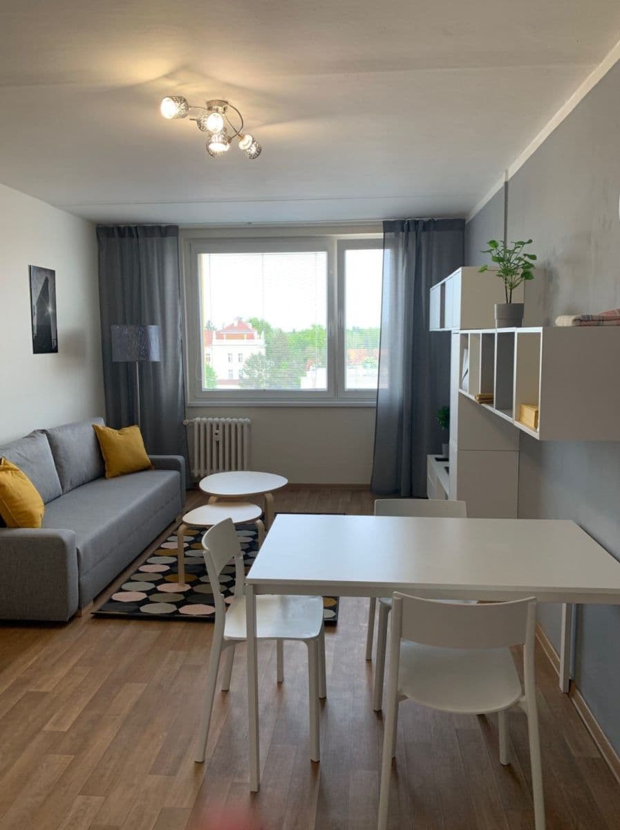 Pronájem bytu 2+kk 43 m², Dr. Horákové, Poděbrady, Středočeský kraj Pronájem bytu 2+kk 43 m², Dr. Horákové, Poděbrady, Středočeský kraj