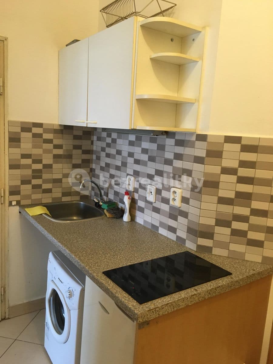 Pronájem bytu 1+kk 32 m², U Pernštejnských, Praha, Praha Pronájem bytu 1+kk 32 m², U Pernštejnských, Praha, Praha