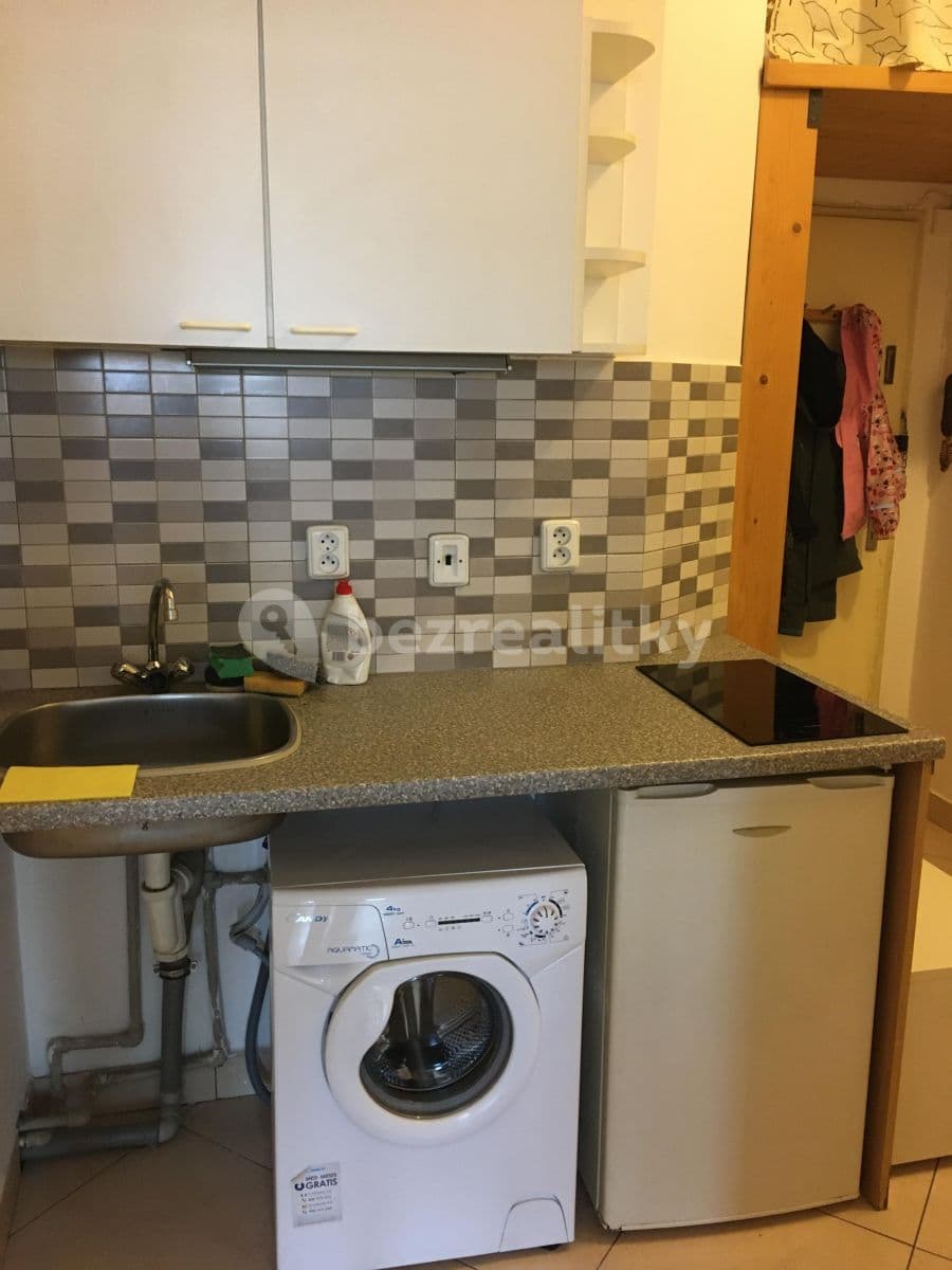 Pronájem bytu 1+kk 32 m², U Pernštejnských, Praha, Praha Pronájem bytu 1+kk 32 m², U Pernštejnských, Praha, Praha