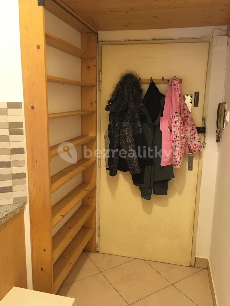 Pronájem bytu 1+kk 32 m², U Pernštejnských, Praha, Praha Pronájem bytu 1+kk 32 m², U Pernštejnských, Praha, Praha