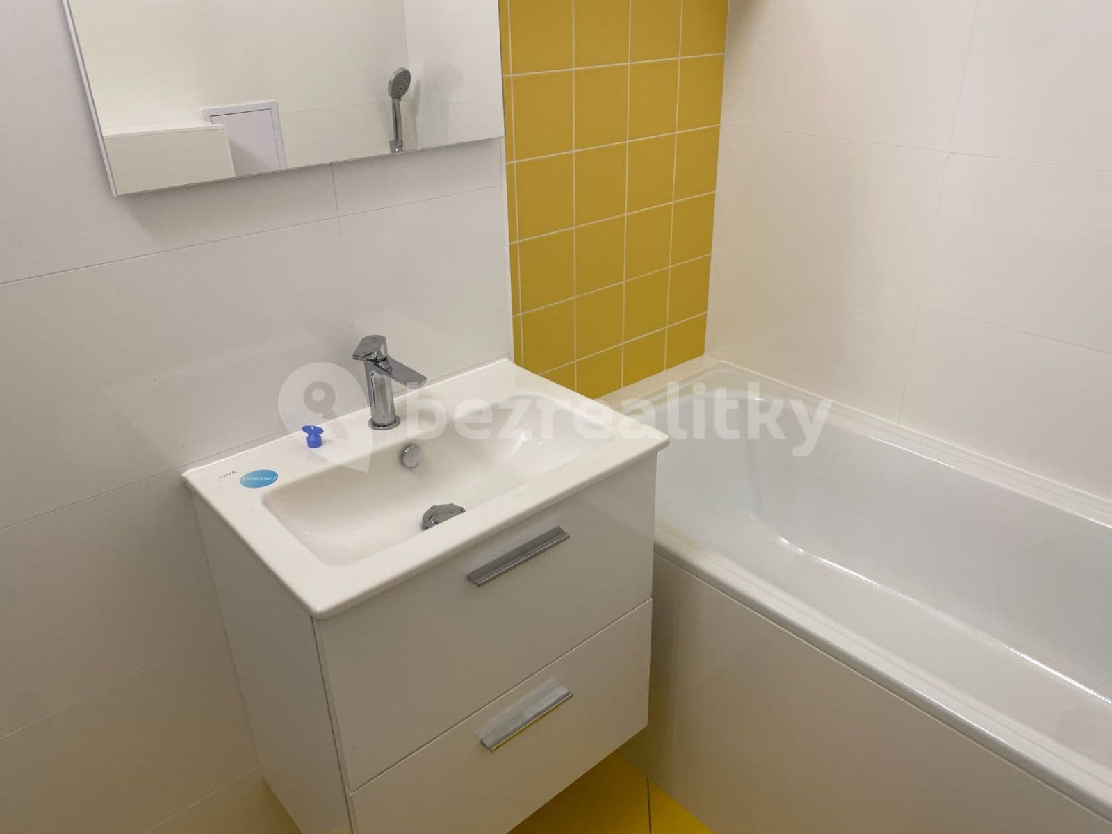 Pronájem bytu 1+kk 32 m², U Pernštejnských, Praha, Praha Pronájem bytu 1+kk 32 m², U Pernštejnských, Praha, Praha
