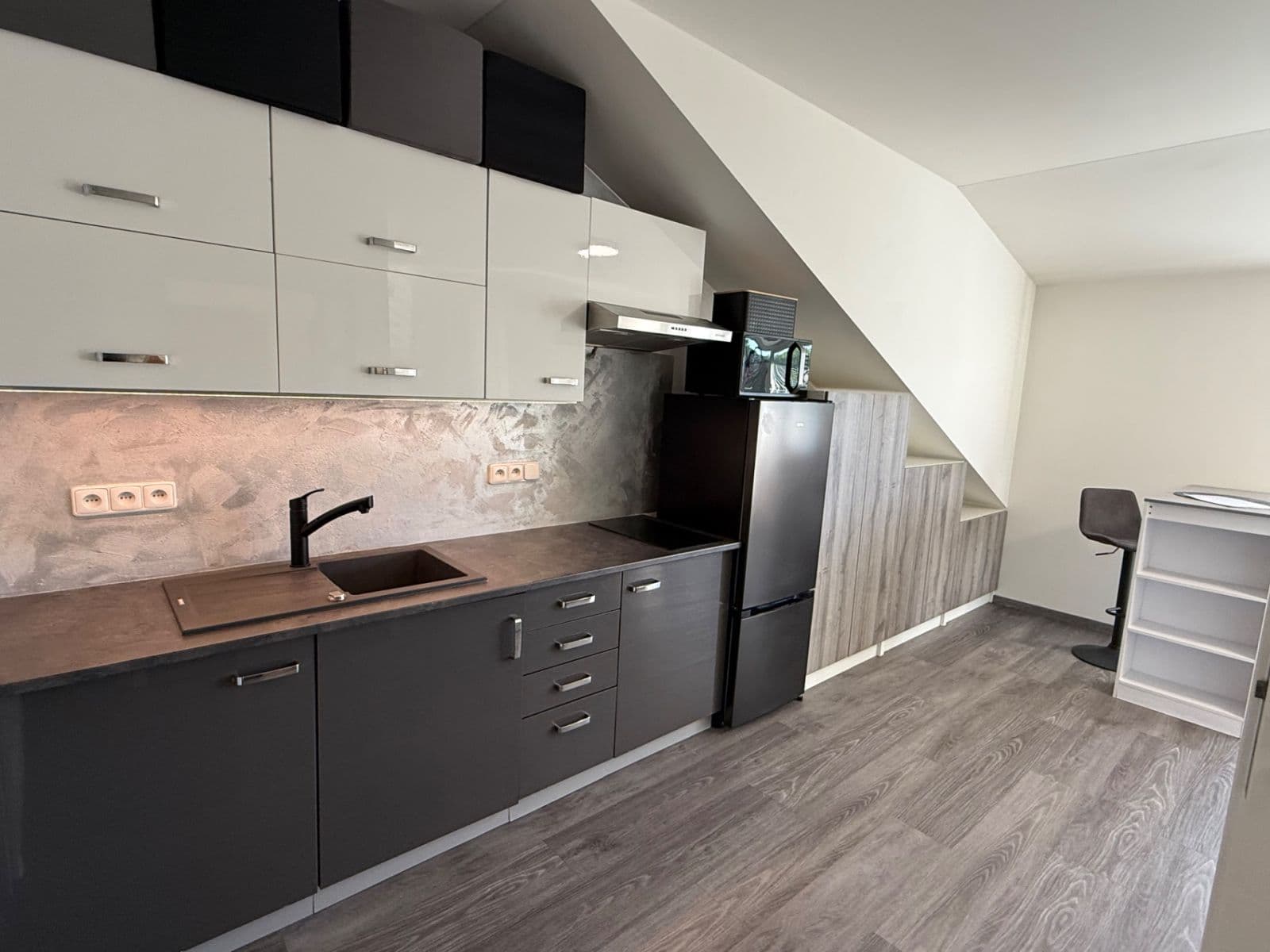Pronájem bytu 1+kk 32 m², Hřbitovní, Libčice nad Vltavou, Středočeský kraj Pronájem bytu 1+kk 32 m², Hřbitovní, Libčice nad Vltavou, Středočeský kraj