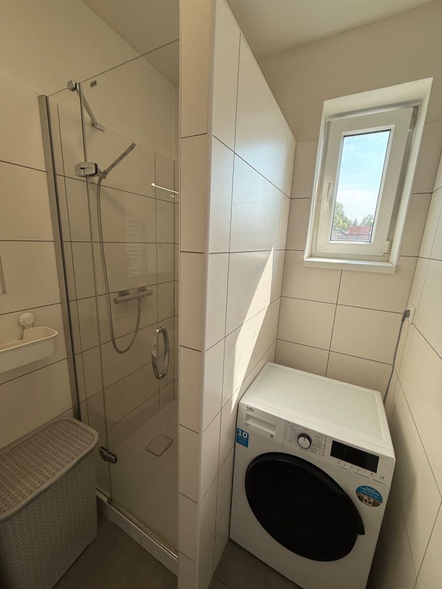 Pronájem bytu 1+kk 32 m², Hřbitovní, Libčice nad Vltavou, Středočeský kraj Pronájem bytu 1+kk 32 m², Hřbitovní, Libčice nad Vltavou, Středočeský kraj