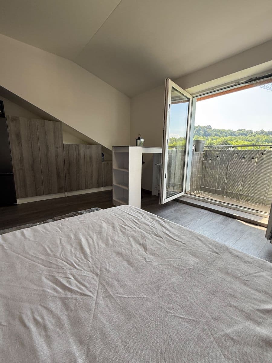 Pronájem bytu 1+kk 32 m², Hřbitovní, Libčice nad Vltavou, Středočeský kraj Pronájem bytu 1+kk 32 m², Hřbitovní, Libčice nad Vltavou, Středočeský kraj