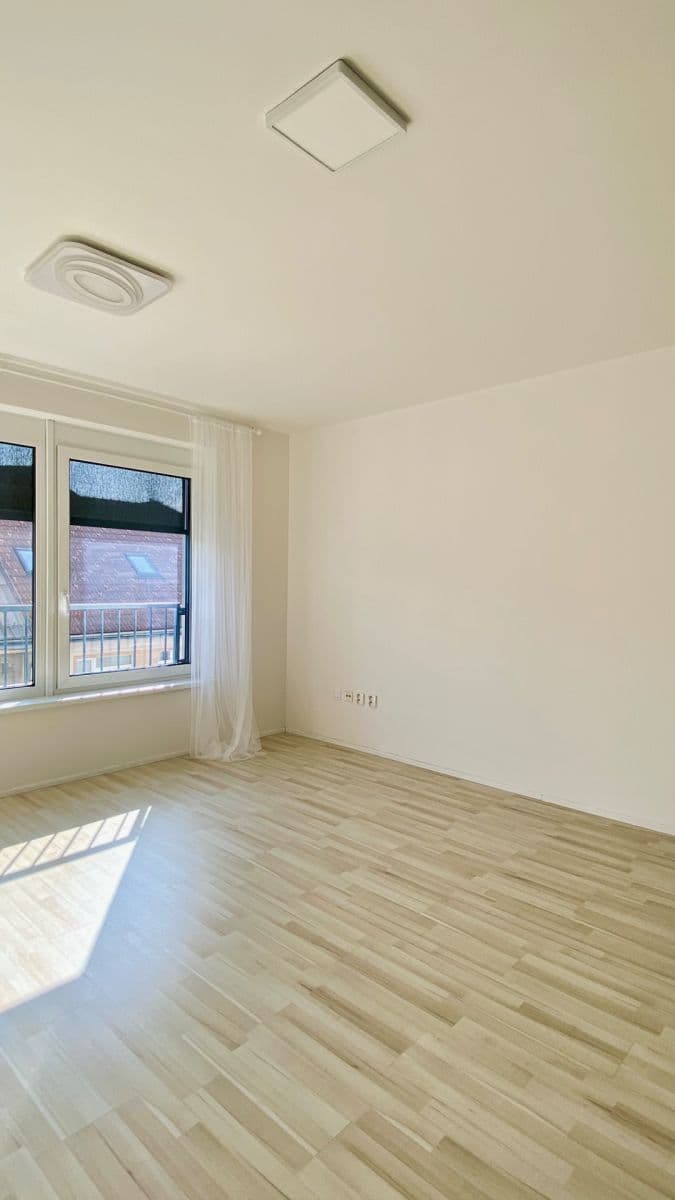 Pronájem bytu 1+kk 32 m², Přadlácká, Brno, Jihomoravský kraj Pronájem bytu 1+kk 32 m², Přadlácká, Brno, Jihomoravský kraj