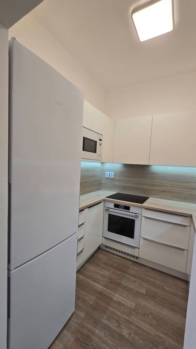 Pronájem bytu 2+1 54 m², Bulharská, Praha, Praha Pronájem bytu 2+1 54 m², Bulharská, Praha, Praha