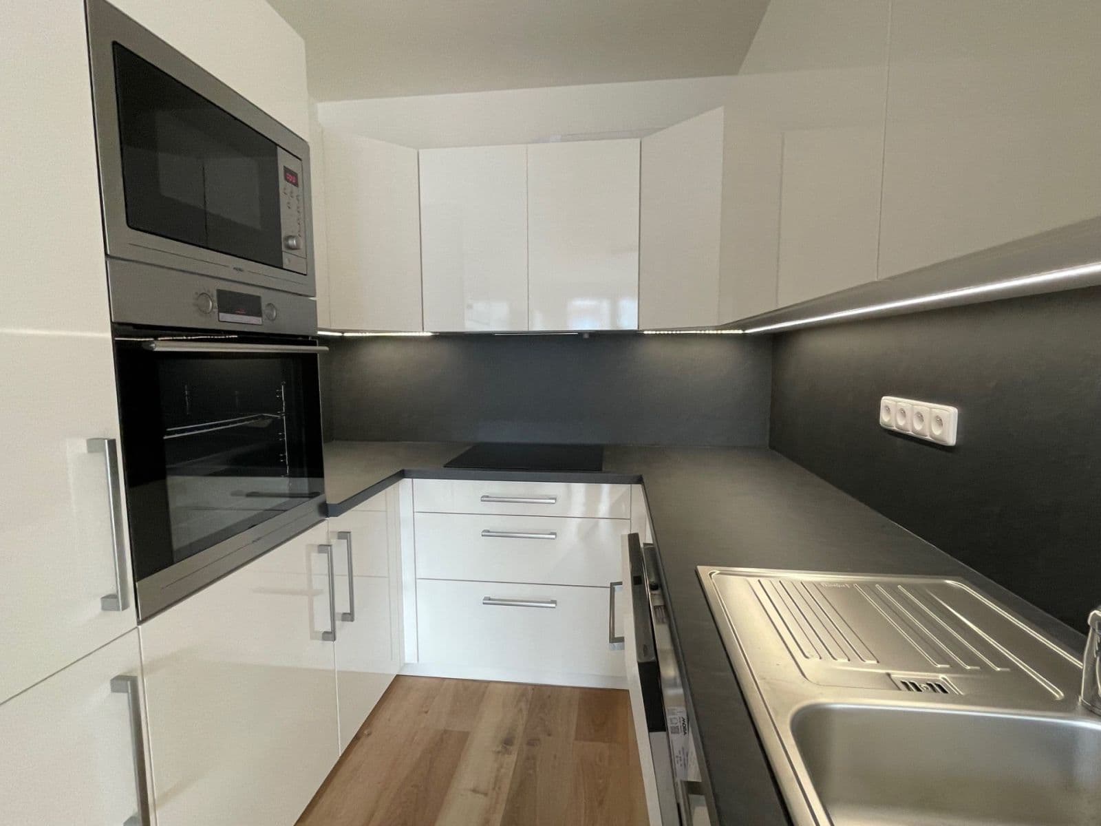 Pronájem bytu 2+kk 44 m², Borovanského, Praha, Praha Pronájem bytu 2+kk 44 m², Borovanského, Praha, Praha