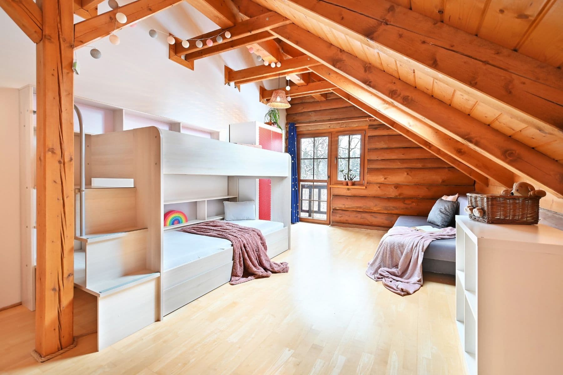 Prodej domu 296 m², pozemek 1.181 m², Ke Kaménce, Louňovice, Středočeský kraj Prodej domu 296 m², pozemek 1.181 m², Ke Kaménce, Louňovice, Středočeský kraj