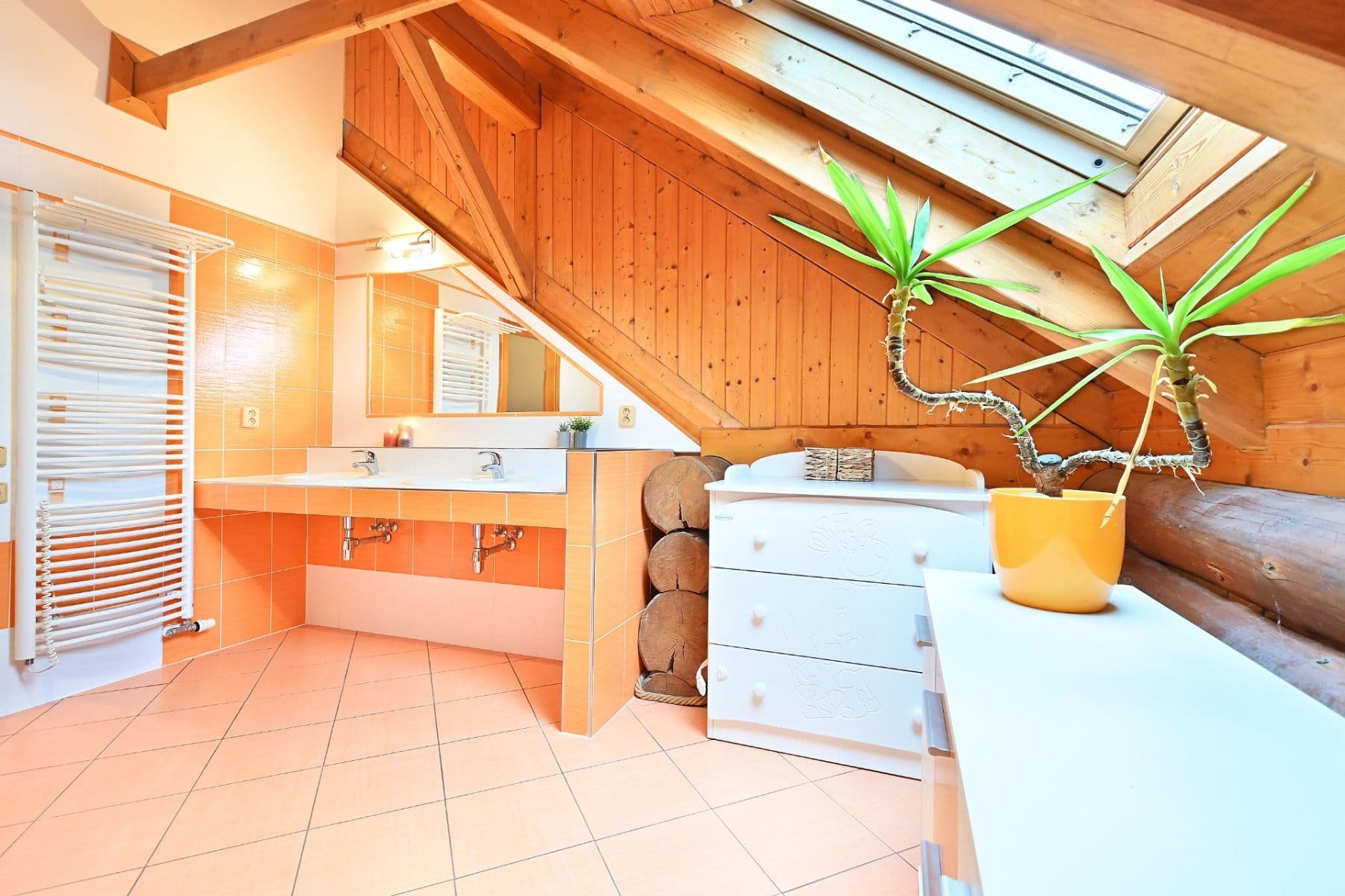 Prodej domu 296 m², pozemek 1.181 m², Ke Kaménce, Louňovice, Středočeský kraj Prodej domu 296 m², pozemek 1.181 m², Ke Kaménce, Louňovice, Středočeský kraj