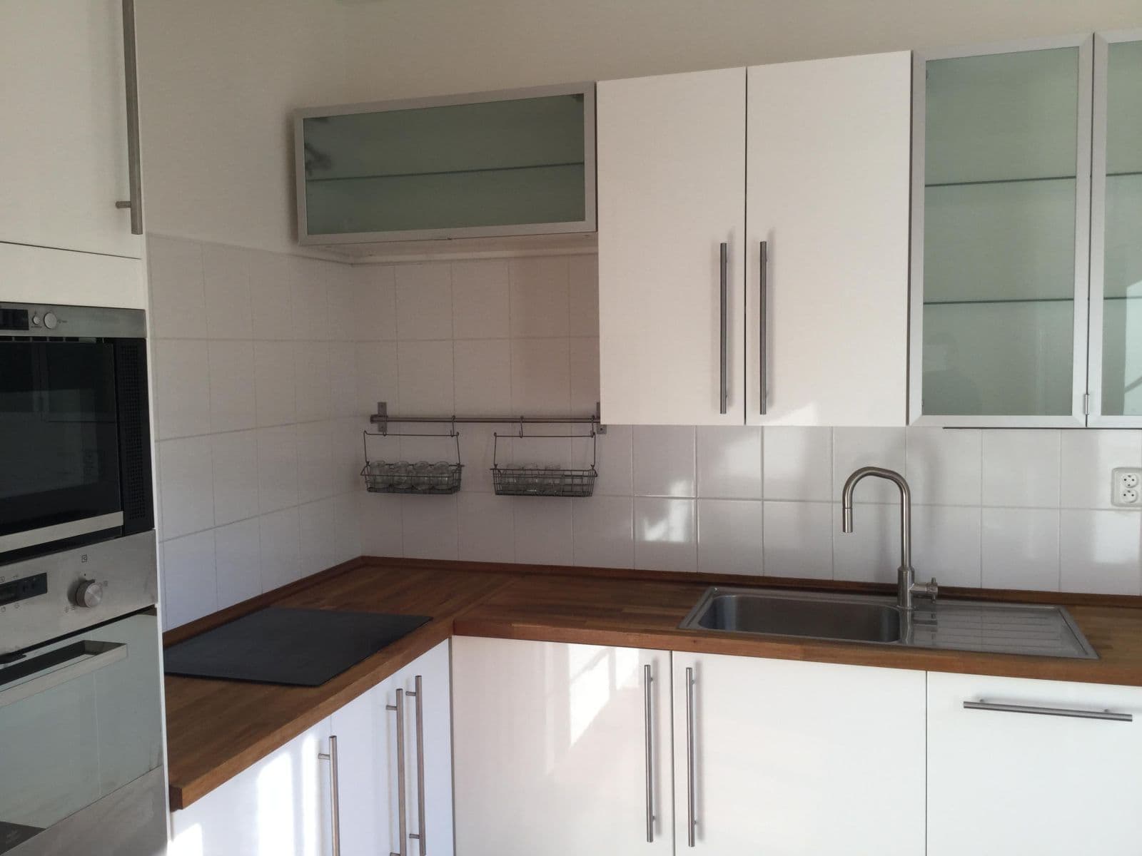 Pronájem bytu 3+1 100 m², Komenského, Černošice, Středočeský kraj Pronájem bytu 3+1 100 m², Komenského, Černošice, Středočeský kraj
